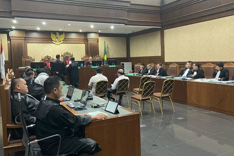 Sidang perdana kasus dugaan korupsi pengelolaan lahan sawit oleh PT Duta Palma Group dan dugaan pencucian uang di Pengadilan Tipikor Jakarta, Selasa (15/4/2025). Foto: Fadhil Pramudya/kumparan