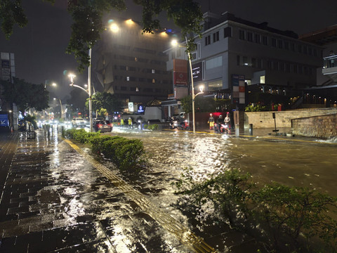 Situasi arus lalu lintas di Jalan Kemang Raya, Jakarta Selatan, pada Senin (7/7/2025). Foto: Rachmadi Rasyad/kumparan