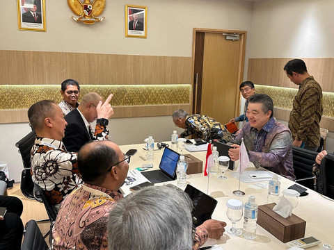 Menteri Perindustrian (Menperin) Agus Gumiwang Kartasasmita meminta komitmen dari tiga produsen otomotif asal Jepang, Toyota, Suzuki, dan Daihatsu. Foto: Kemenperin