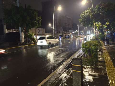 Situasi arus lalu lintas di Jalan Kemang Raya, Jakarta Selatan, pada Senin (7/7/2025). Foto: Rachmadi Rasyad/kumparan