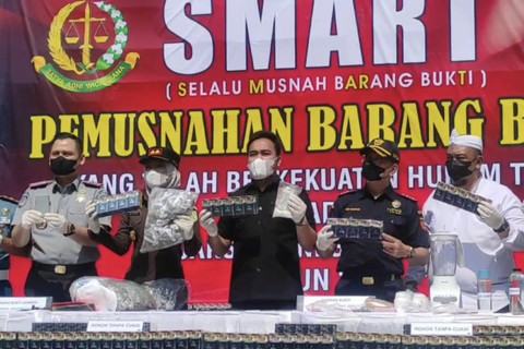 Kejari Cilegon Musnahkan 12,4 Juta Batang Rokok Ilegal Senilai Rp 12 Miliar