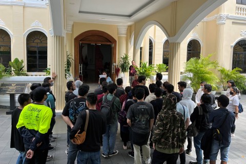 KBRI Phnom Penh dan Direktorat Pelindungan WNI Kementerian Luar Negeri memulangkan 52 pekerja migran Indonesia dari Kamboja pada Minggu (23/10/2022). Foto: Dok. KBRI Phnom Penh