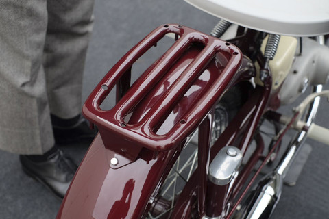 Motor pertama buatan Yamaha, YA-1 disimpan di Yamaha Motor Corporation Head Quarter Japan. Foto: Sena Pratama/kumparan