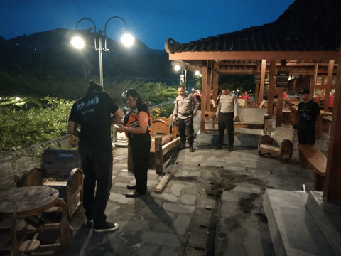 Kentungan di sebuah restoran di Kulon Progo yang menimpa dan tewaskan bocah 6 tahun. Foto: Dok. Polres Kulon Progo