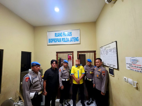 AKBP Basuki (baju kuning), saksi kunci kematian Dwinanda Linchia Levi, dosen perempuan (35) di sebuah hotel di Kota Semarang, Jawa Tengah dipatsuskan. Foto: Dok. Polda Jateng
